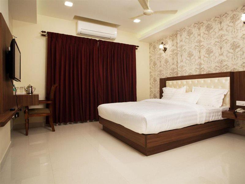 Hotel Mahalakshmi Residency Колуру Екстериор снимка