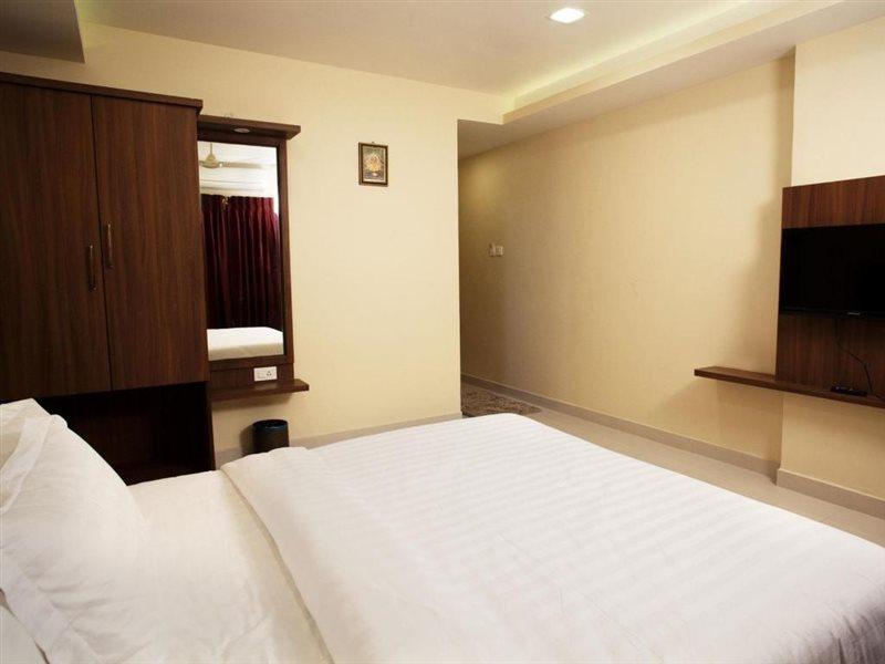 Hotel Mahalakshmi Residency Колуру Екстериор снимка