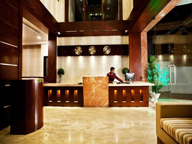 Hotel Mahalakshmi Residency Колуру Екстериор снимка